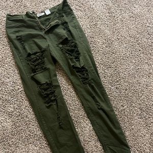 DARK GREEN RIPPED JEANS FROM FOREVER 21